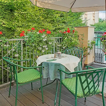 Astoria Hotel 3*