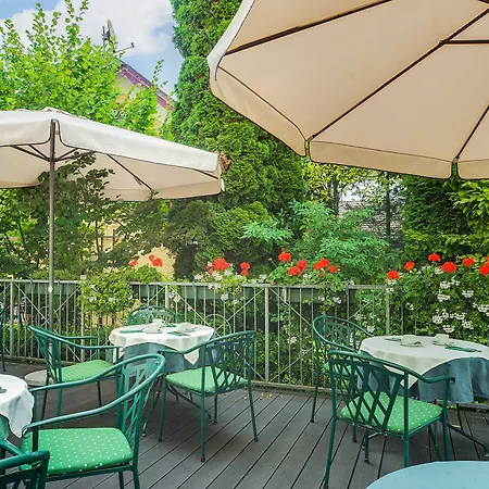 아스토리아 호텔 3*